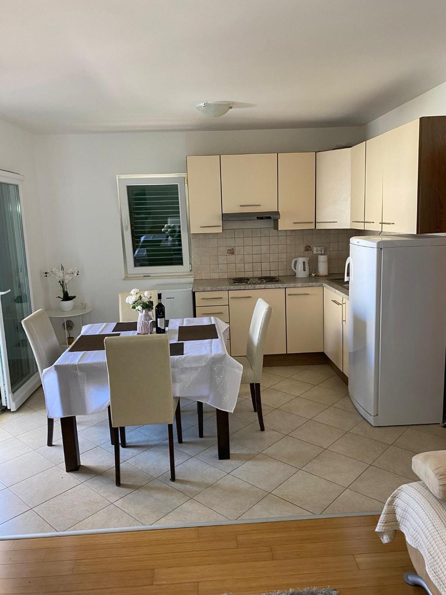 Apartman Emil Supetar Exterior photo