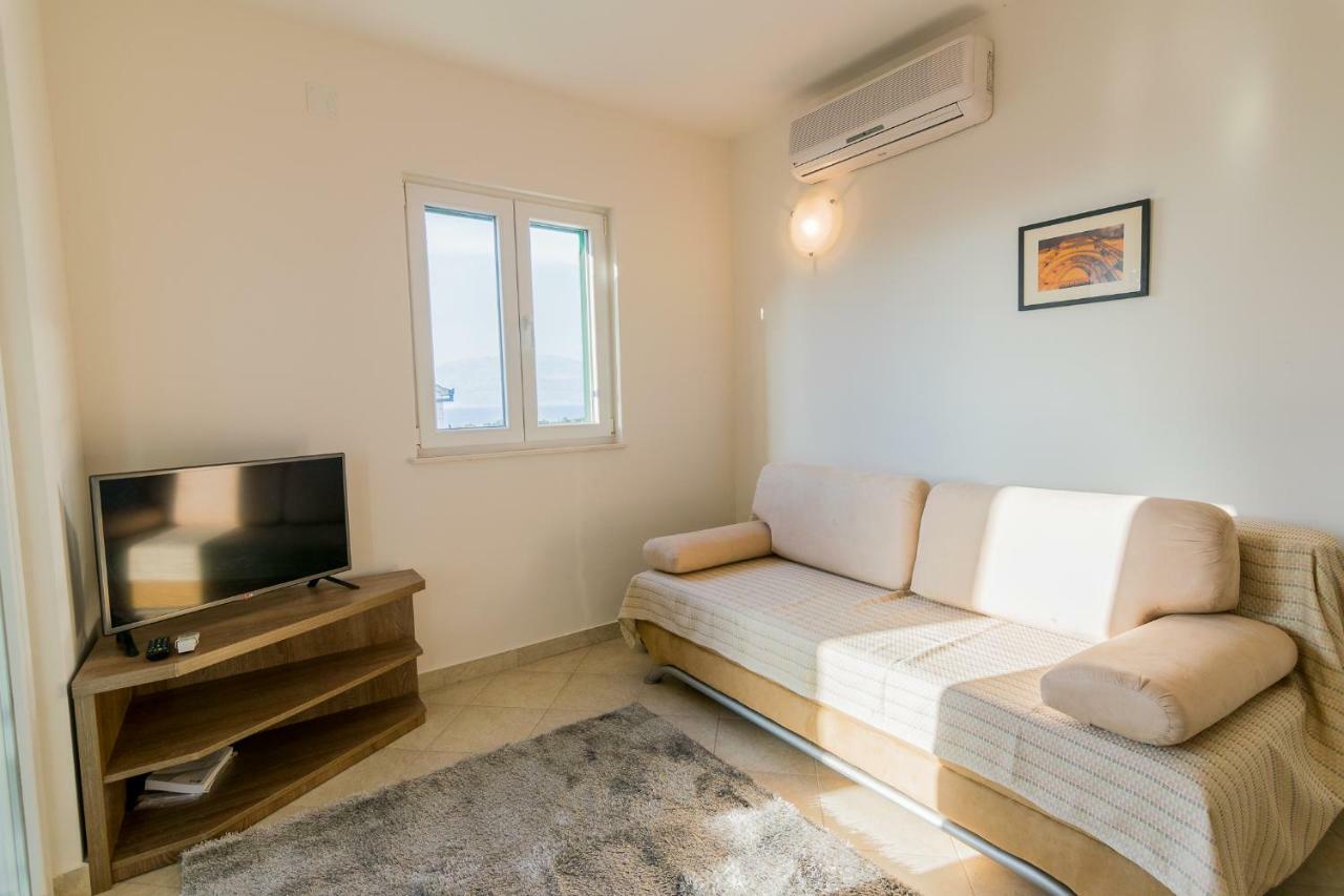 Apartman Emil Supetar Exterior photo